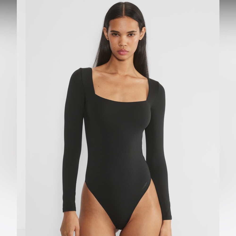 Aritzia Contour Squareneck Long Sleeve Bodysuit